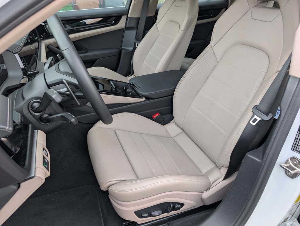 Certified 2025 Porsche Panamera RWD image 6