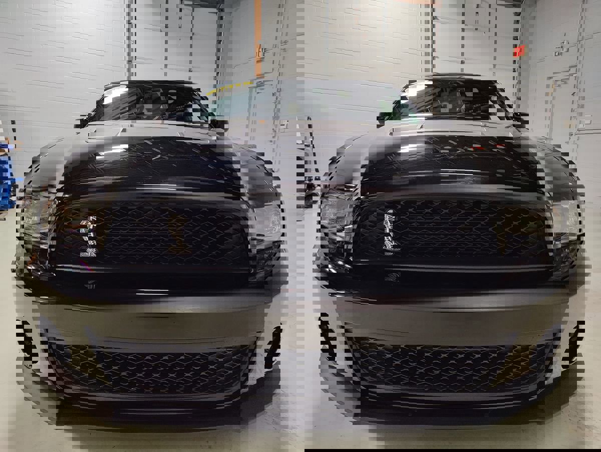 Used 2011 Ford Mustang Shelby GT500 w/ SVT Performance Pkg image 3