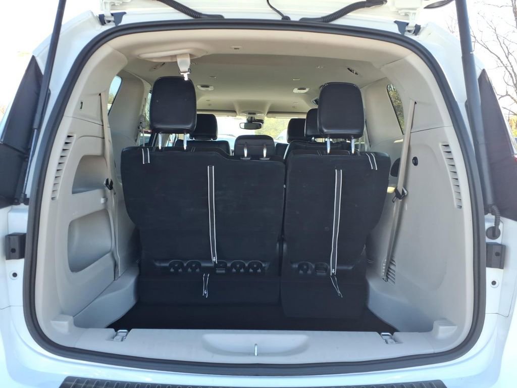 Used 2024 Chrysler Pacifica Touring-L image 18