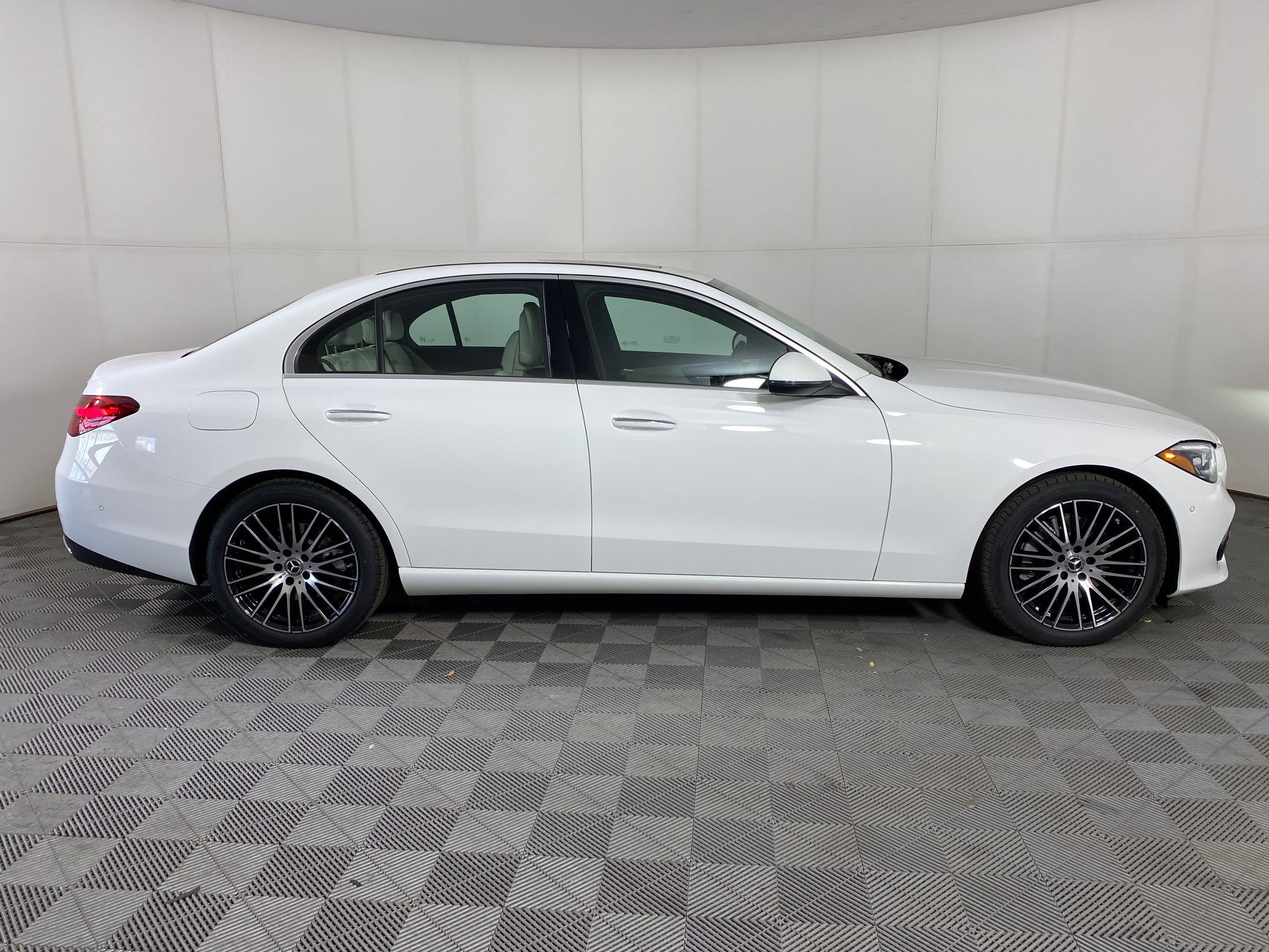 Used 2025 Mercedes-Benz C 300 4MATIC Sedan image 7