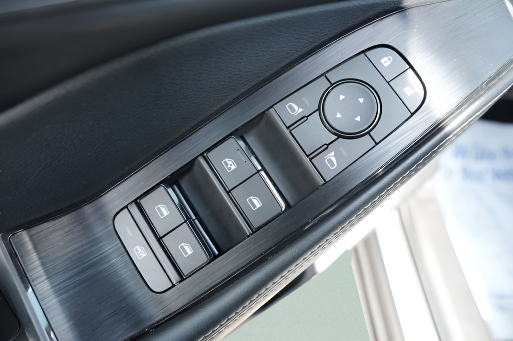 Used 2024 Nissan Rogue SV AWD/4WD image 21