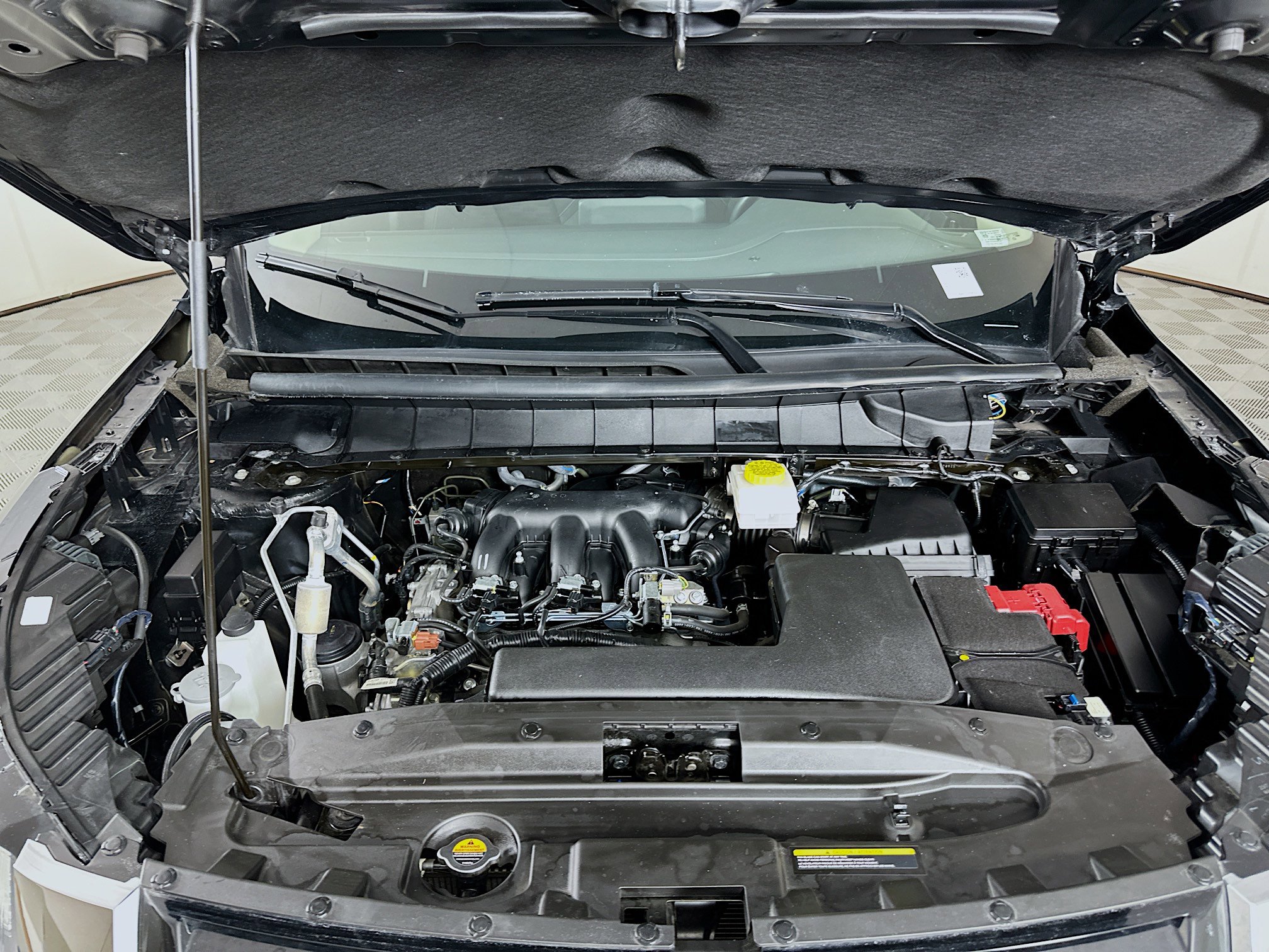 Used 2025 Nissan Pathfinder SV image 34