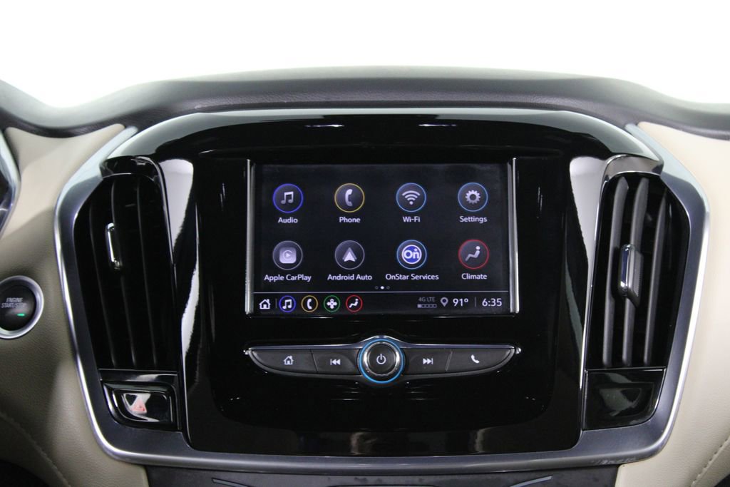 Used 2023 Chevrolet Traverse LS w/ Safety Package FWD image 5