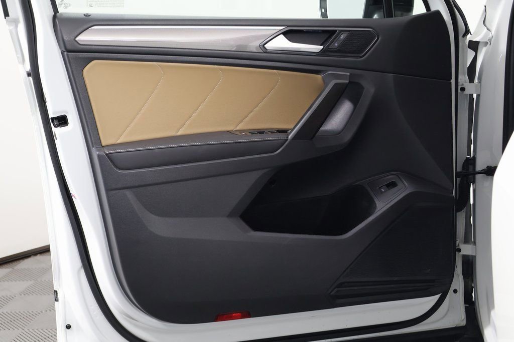 Used 2022 Volkswagen Tiguan SE R-Line image 12