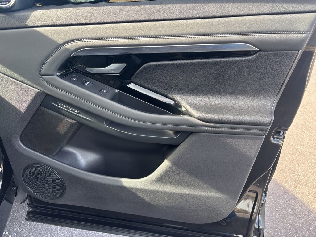 Used 2020 Land Rover Range Rover Evoque SE image 16