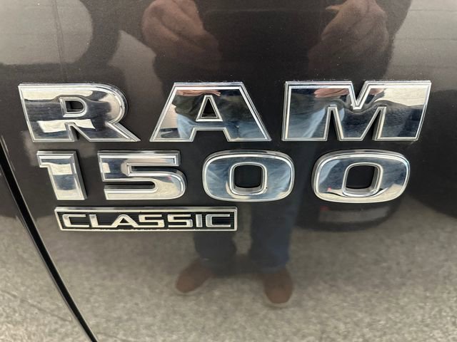 Used 2019 RAM 1500 Classic SLT w/ Luxury Group image 18