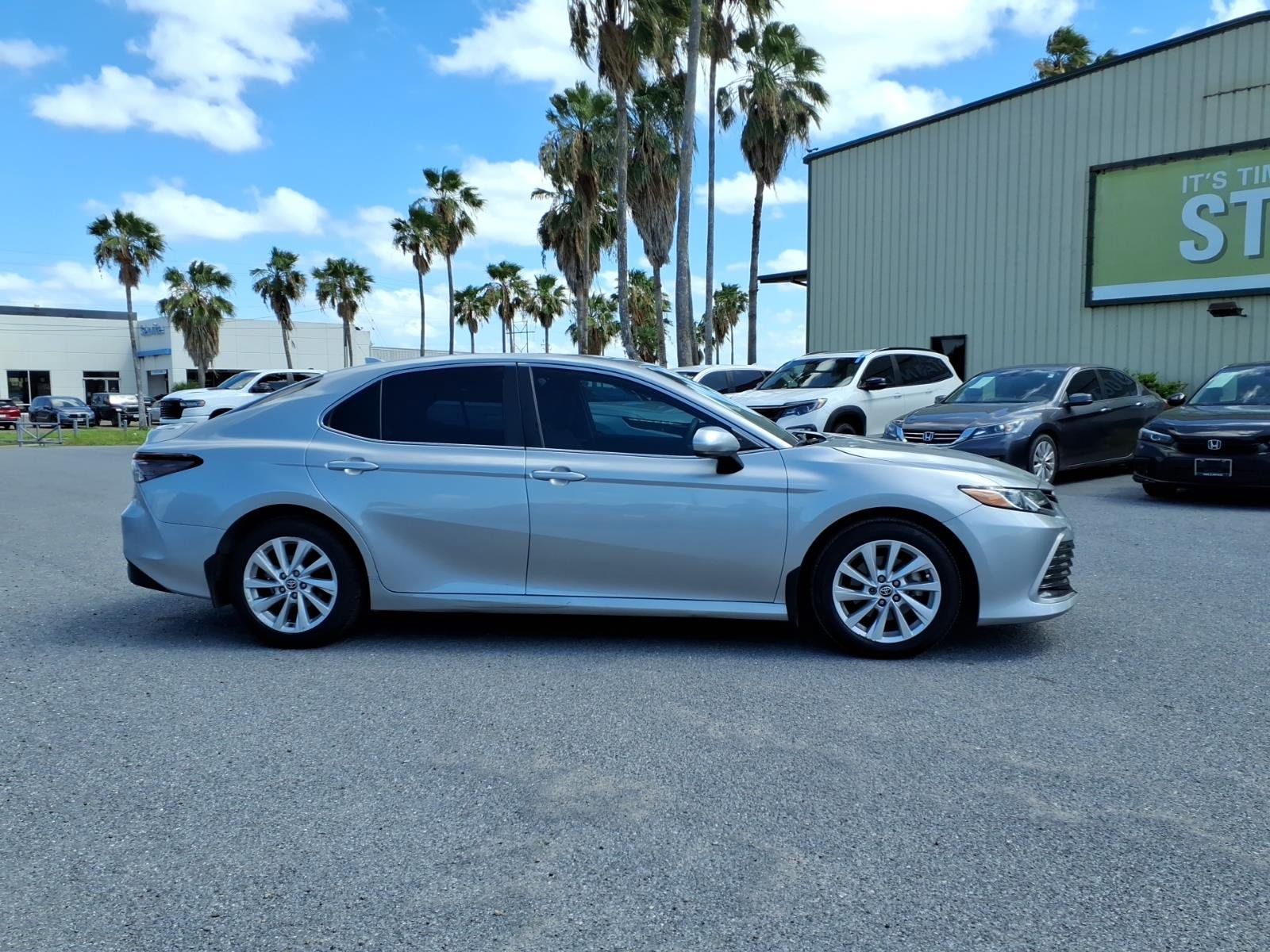 Used 2022 Toyota Camry LE FWD image 9