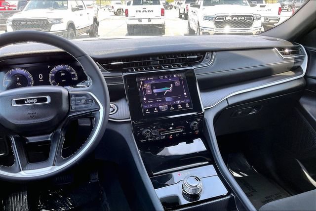 Used 2025 Jeep Grand Cherokee L Laredo w/ Luxury Tech Group I image 5