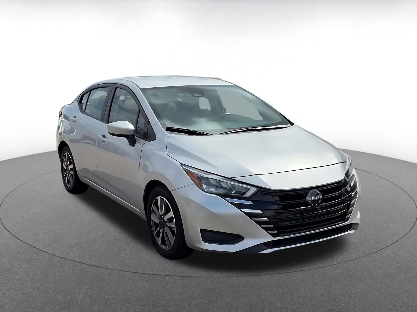 Used 2025 Nissan Versa SV image 3