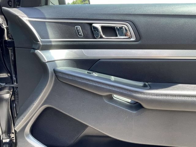 Used 2016 Ford Explorer XLT w/ Equipment Group 202A FWD image 28