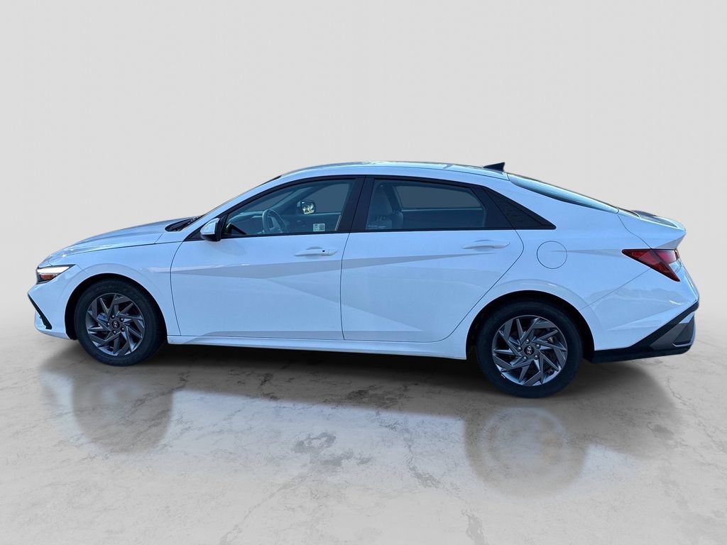 Used 2024 Hyundai Elantra SEL FWD image 4