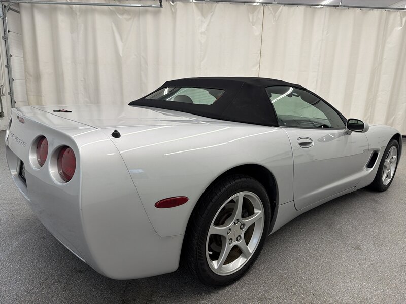 Used 2001 Chevrolet Corvette Convertible w/ Preferred Equipment Group1 RWD image 13