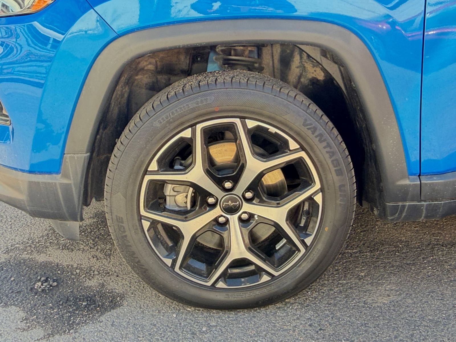 Used 2025 Jeep Compass Limited image 30