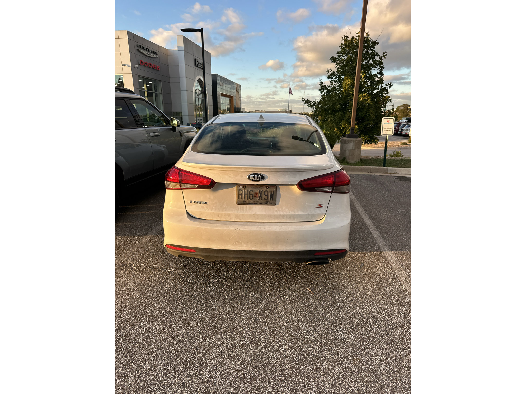 Used 2018 Kia Forte S w/ S Technology Plus Package FWD image 3