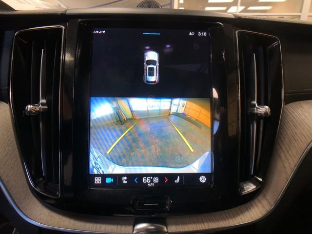 Used 2022 Volvo XC60 B5 Inscription image 16