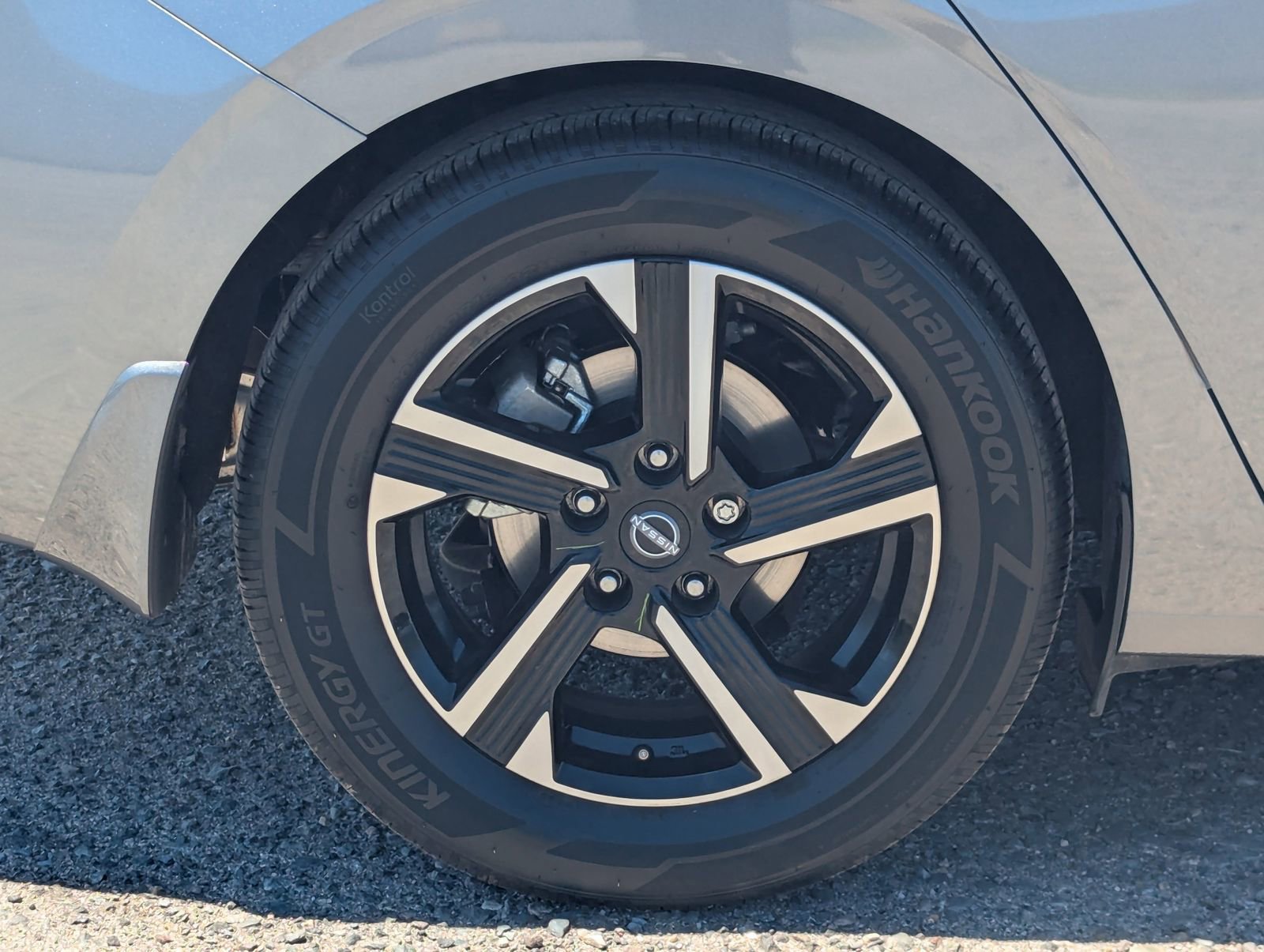 Used 2025 Nissan Sentra SV FWD image 9