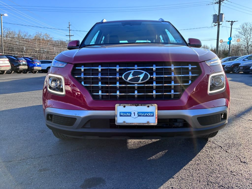 Used 2023 Hyundai Venue Limited image 2