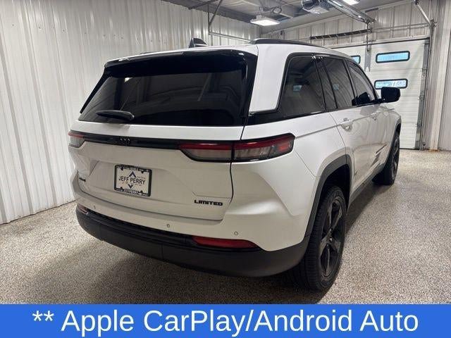 Used 2023 Jeep Grand Cherokee Limited w/ Black Appearance Package AWD/4WD image 4