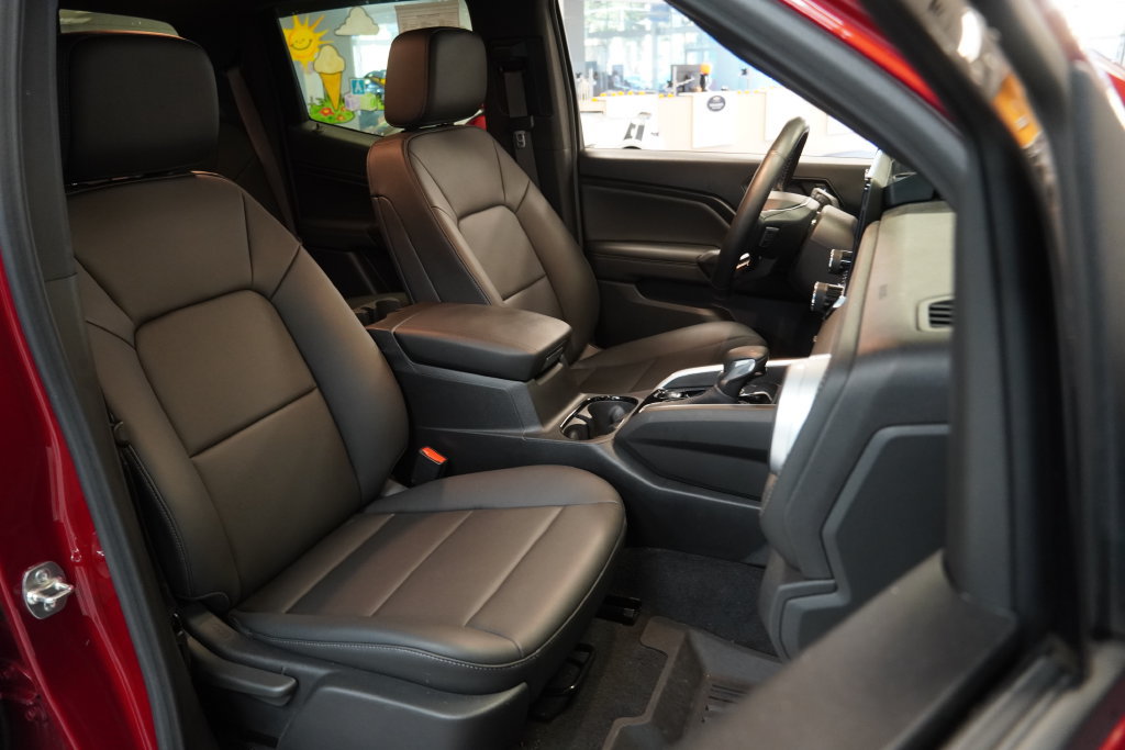 Used 2025 Chevrolet Colorado LT w/ LT Convenience Package AWD/4WD image 34