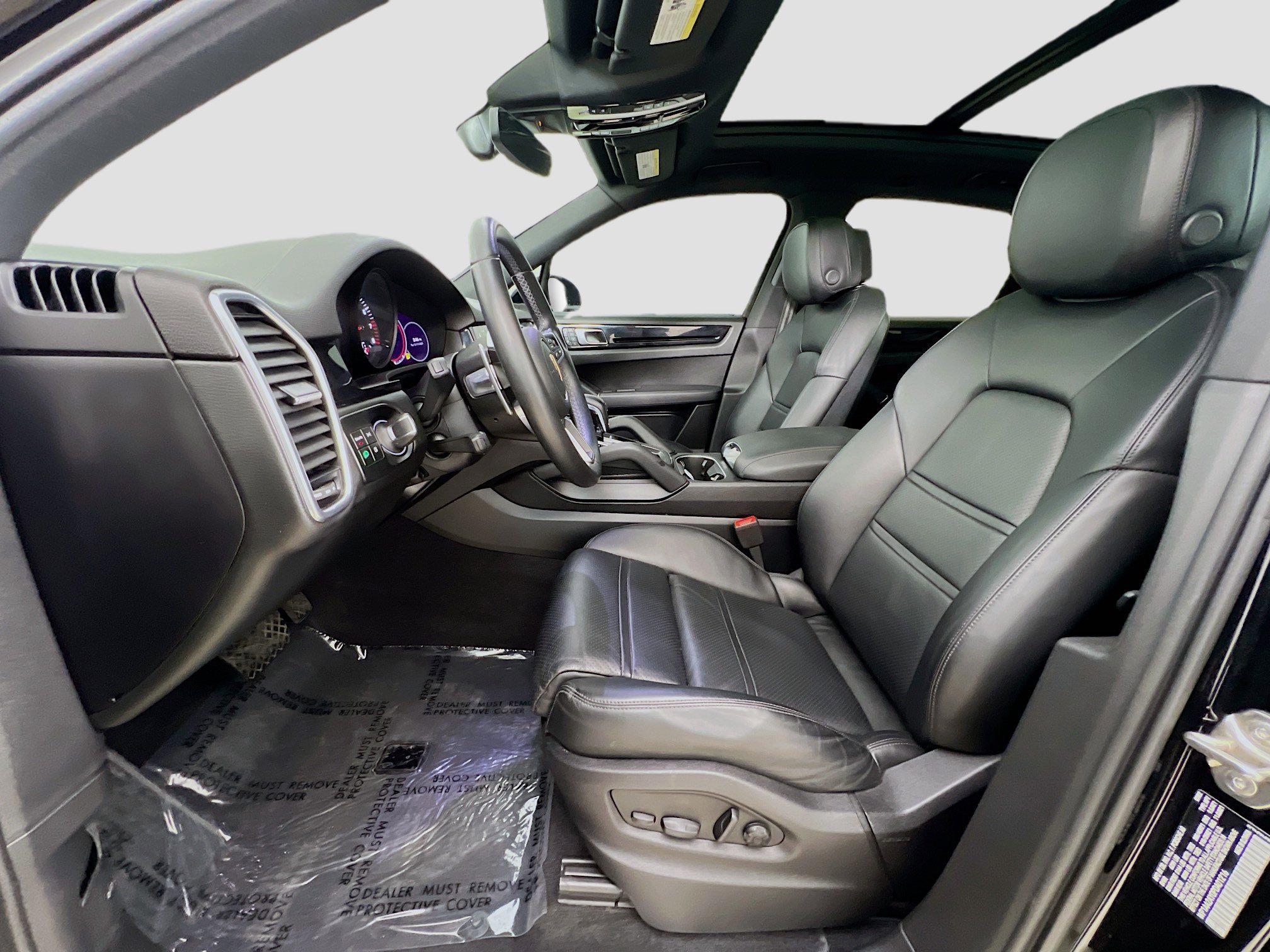 Used 2023 Porsche Cayenne Platinum Edition image 22