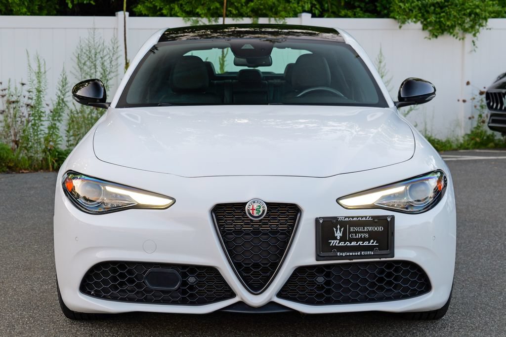 Used 2023 Alfa Romeo Giulia Veloce AWD/4WD image 2