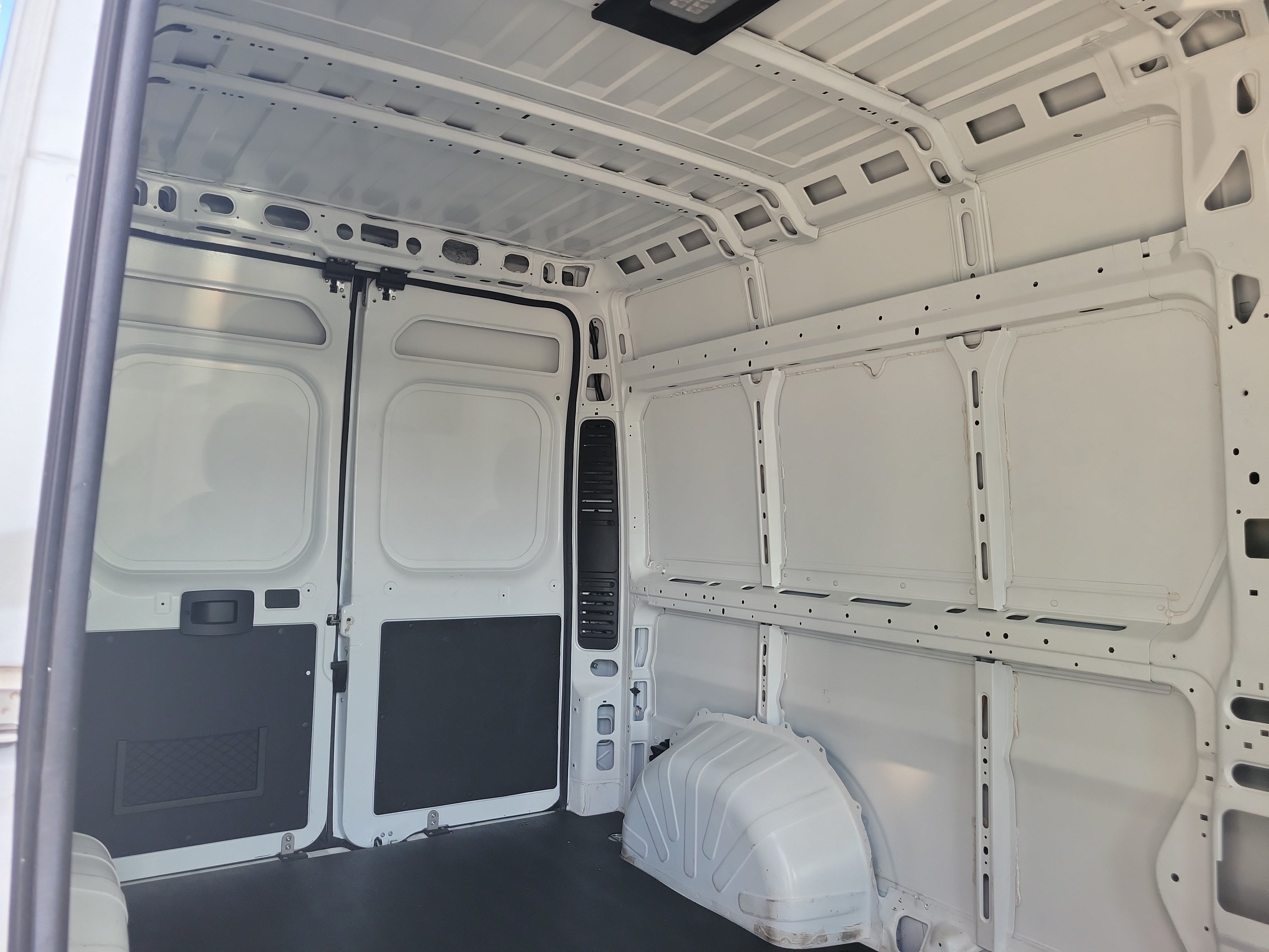 Used 2025 RAM ProMaster 2500 w/ Convenience Group FWD image 16