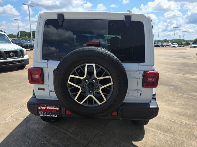 Used 2026 Jeep Wrangler Unlimited Sahara AWD/4WD image 11