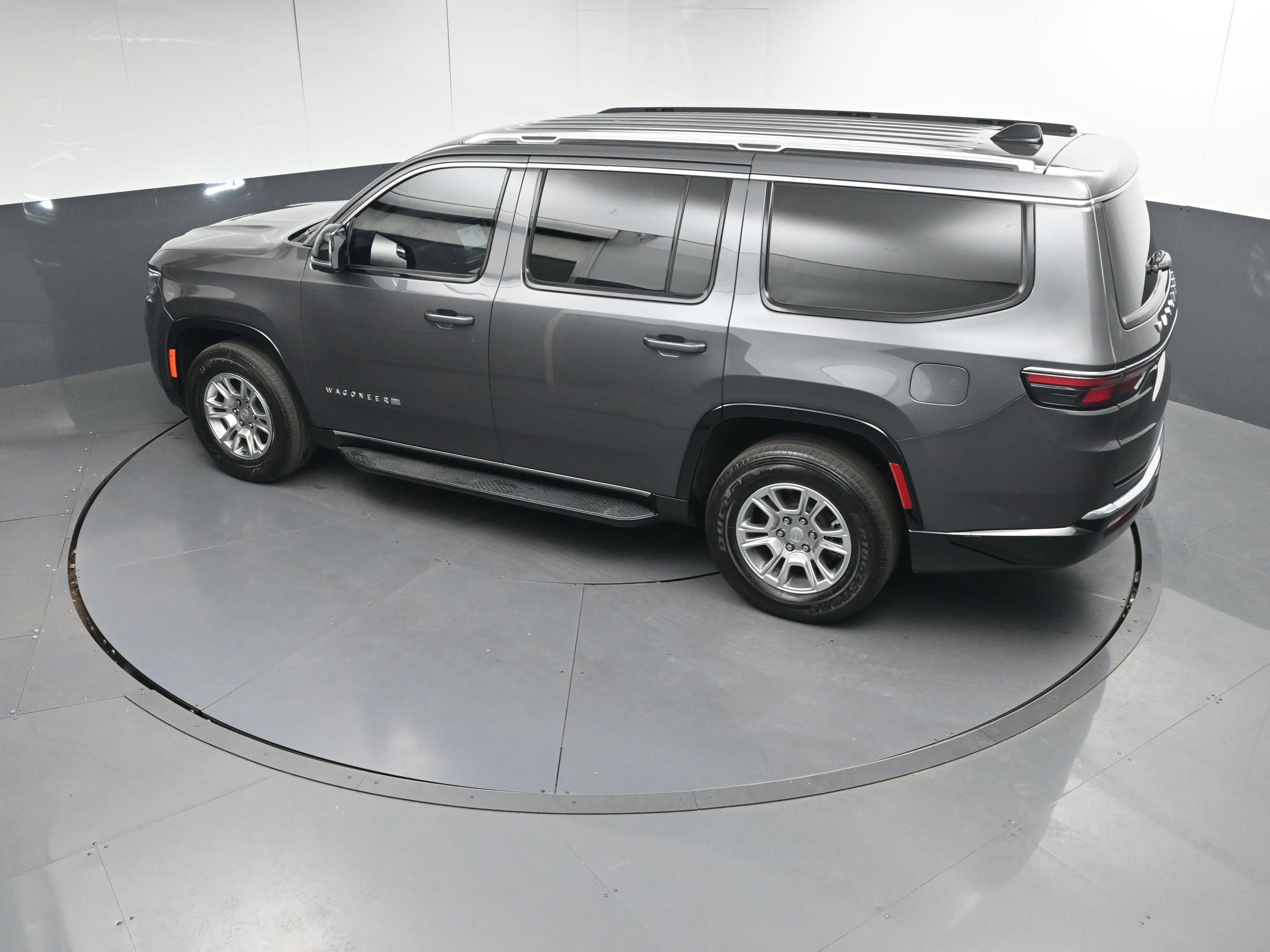 Used 2024 Jeep Wagoneer 2WD image 34