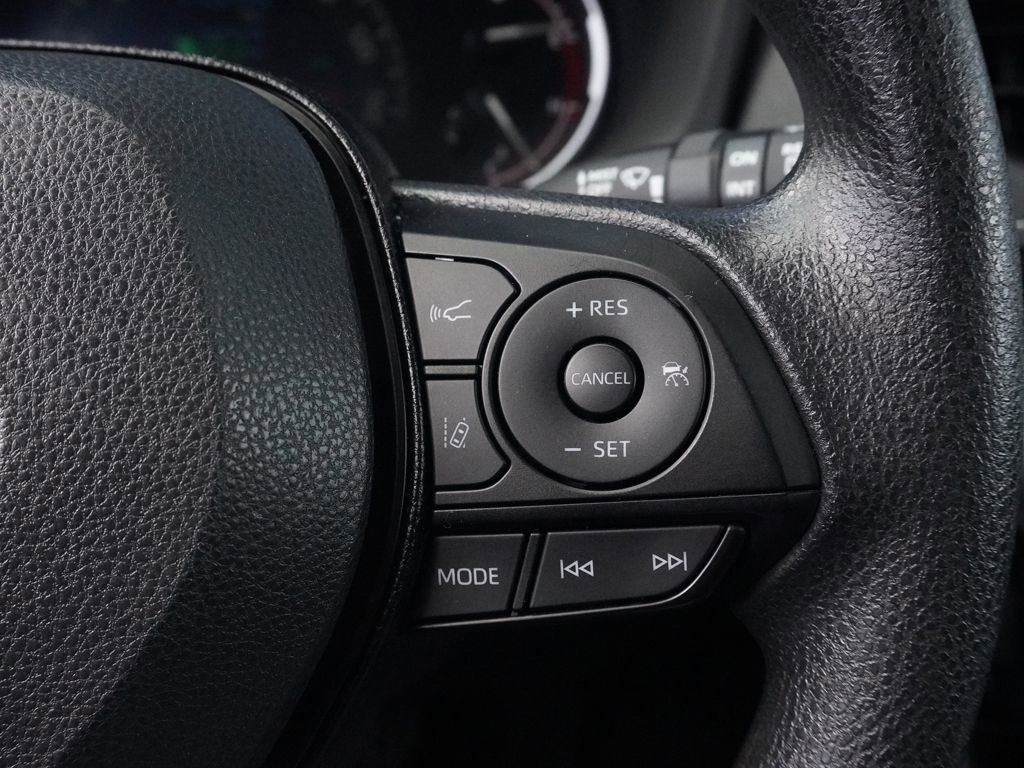 Used 2025 Toyota RAV4 XLE image 33