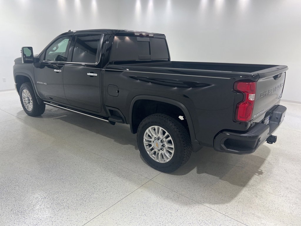 Used 2023 Chevrolet Silverado 2500 High Country w/ Technology Package image 3