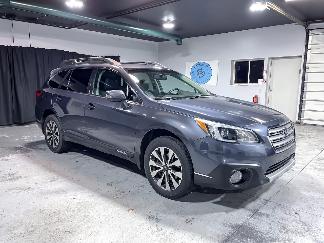 Used 2017 Subaru Outback 2.5i Limited image 2