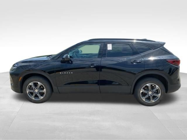 Used 2023 Chevrolet Blazer LT w/ Convenience Package FWD image 2