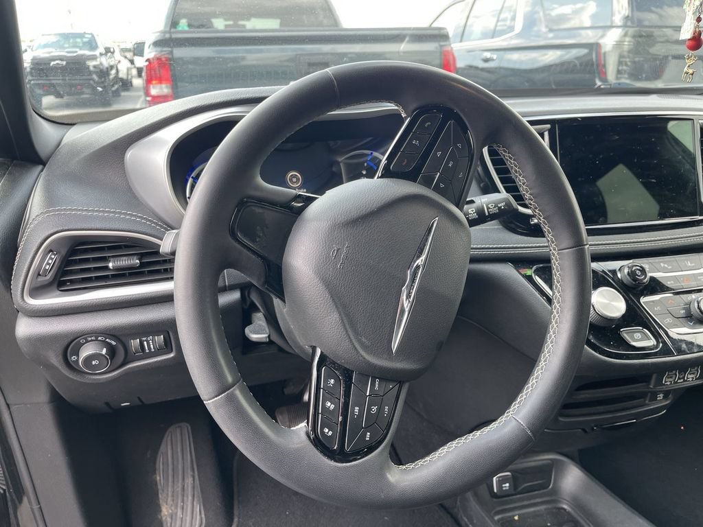 Used 2022 Chrysler Pacifica Touring-L w/ Uconnect Theater Family Group FWD image 6