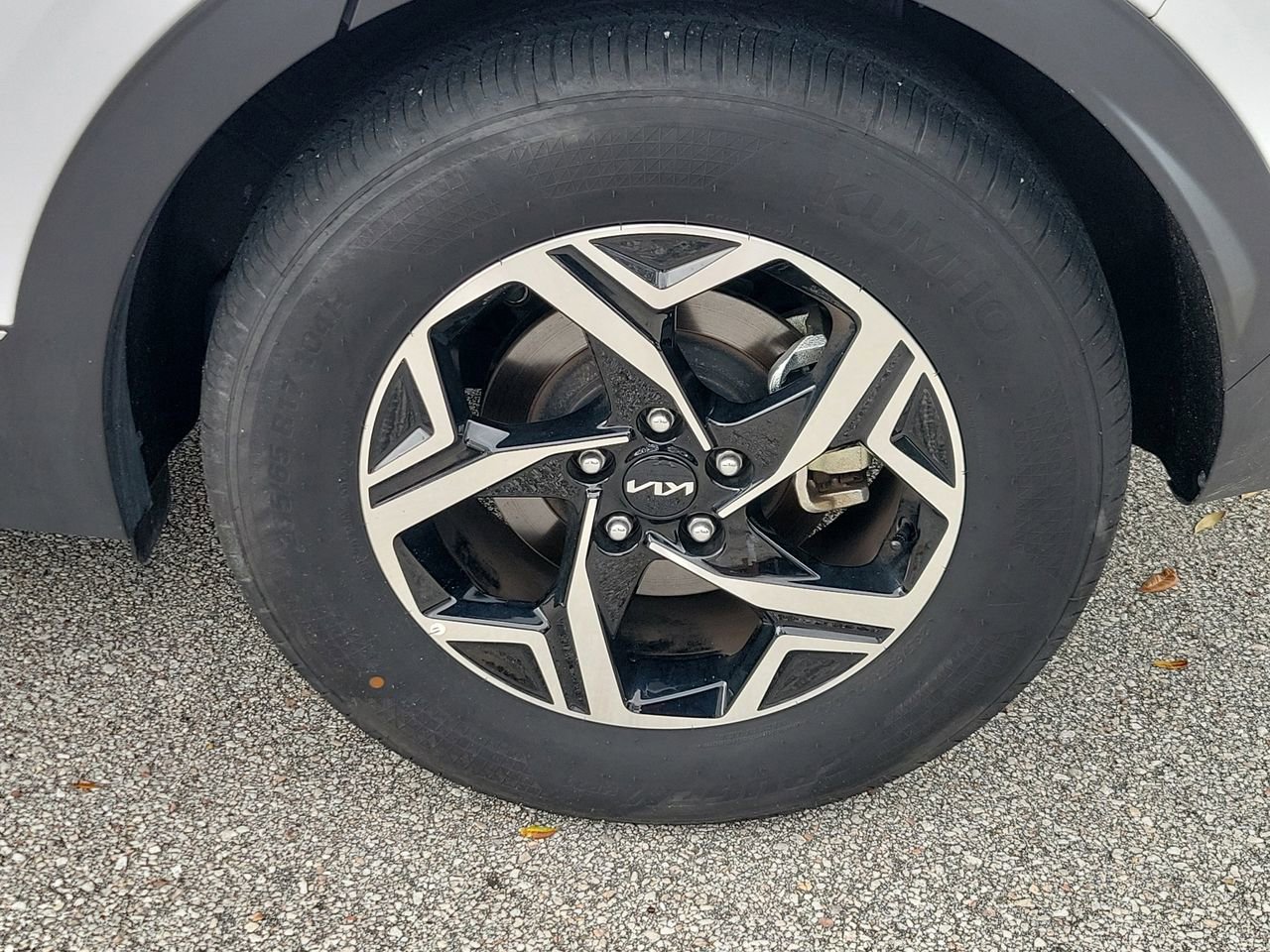 Used 2025 Kia Sportage LX image 5