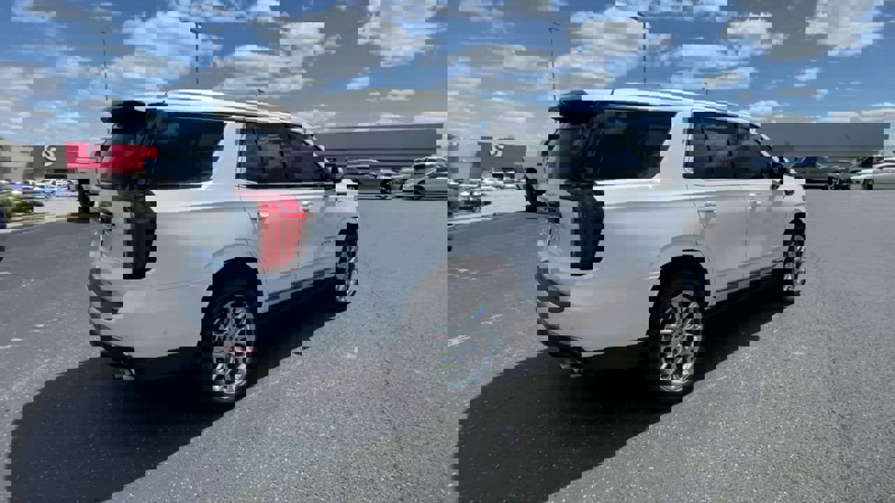 Certified 2024 GMC Yukon Denali Ultimate image 9