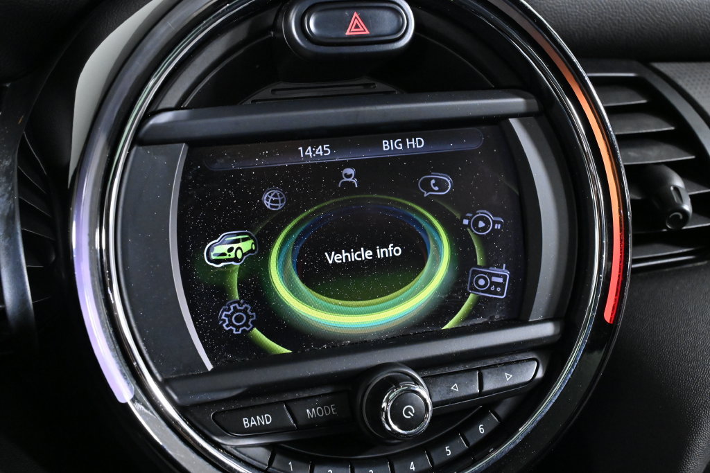 Used 2017 MINI Cooper 4-Door Hardtop FWD image 16