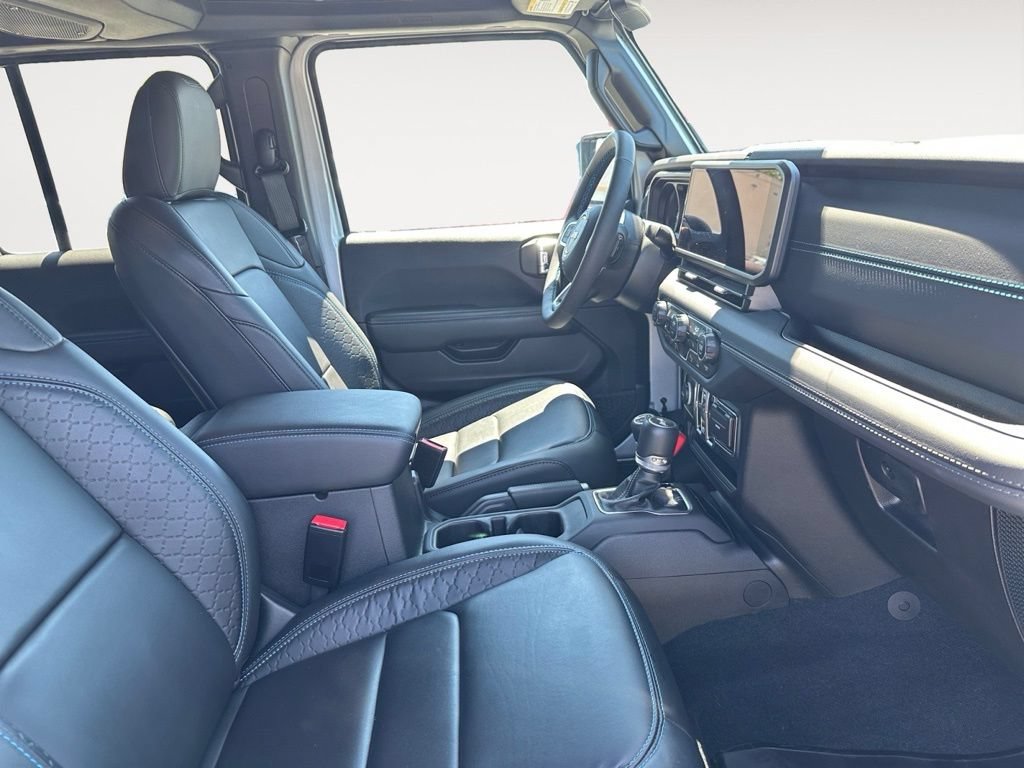 Used 2024 Jeep Wrangler High Altitude AWD/4WD image 19