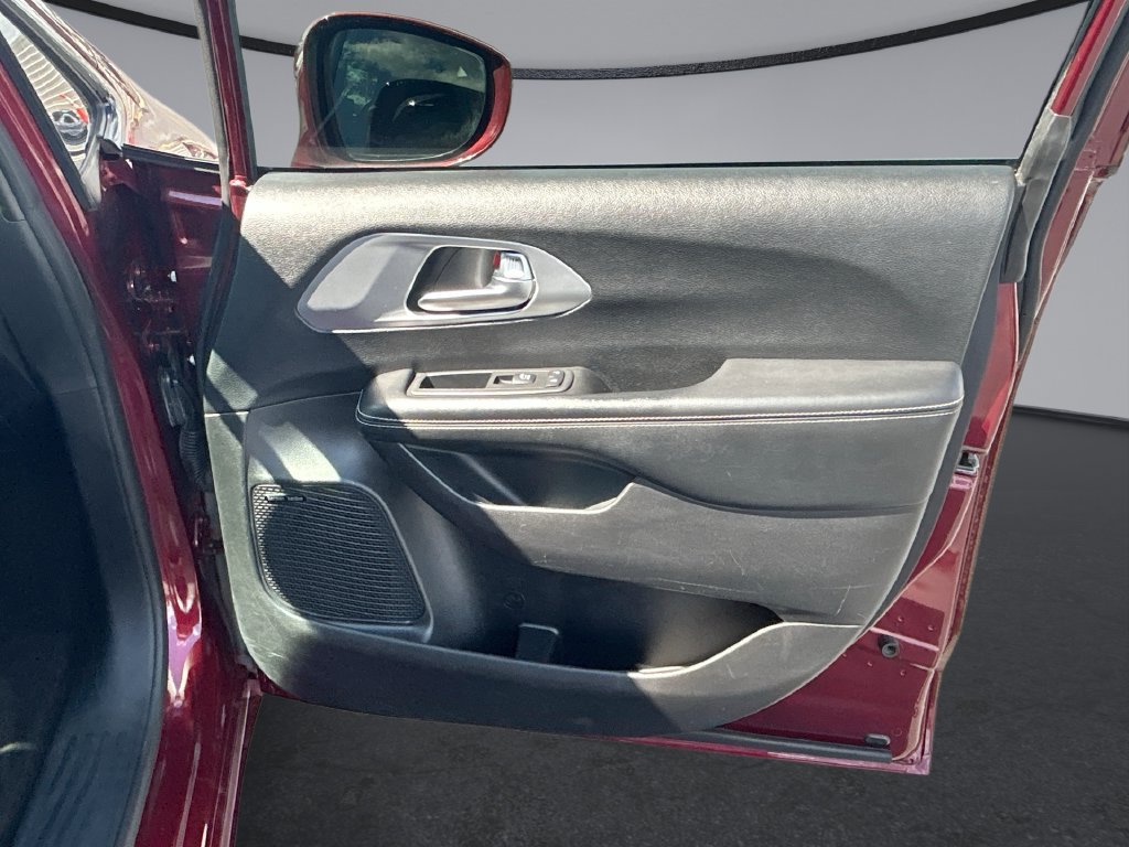 Used 2020 Chrysler Pacifica Limited FWD image 28