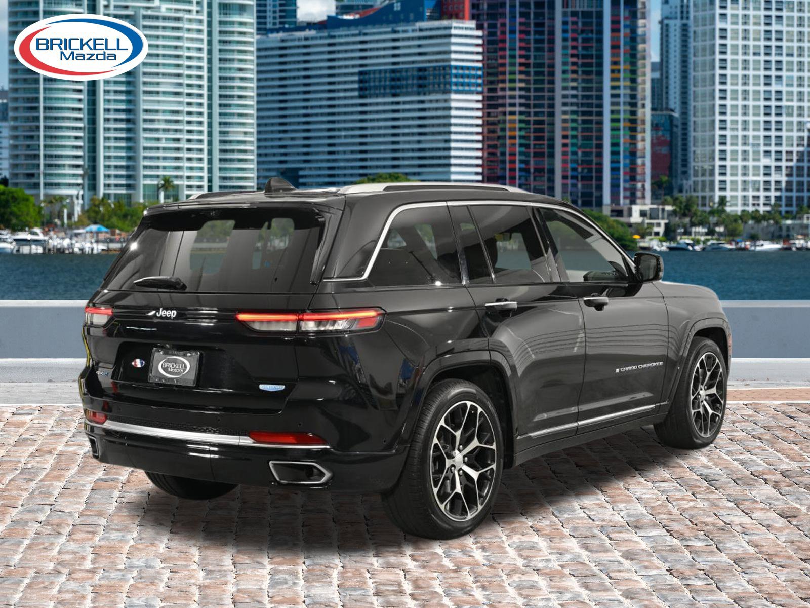 Used 2022 Jeep Grand Cherokee Summit AWD/4WD image 5