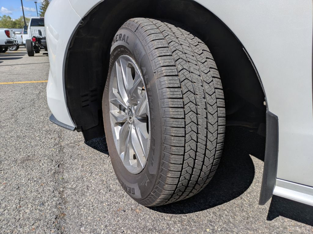 Used 2023 Toyota Sienna XLE AWD/4WD image 36
