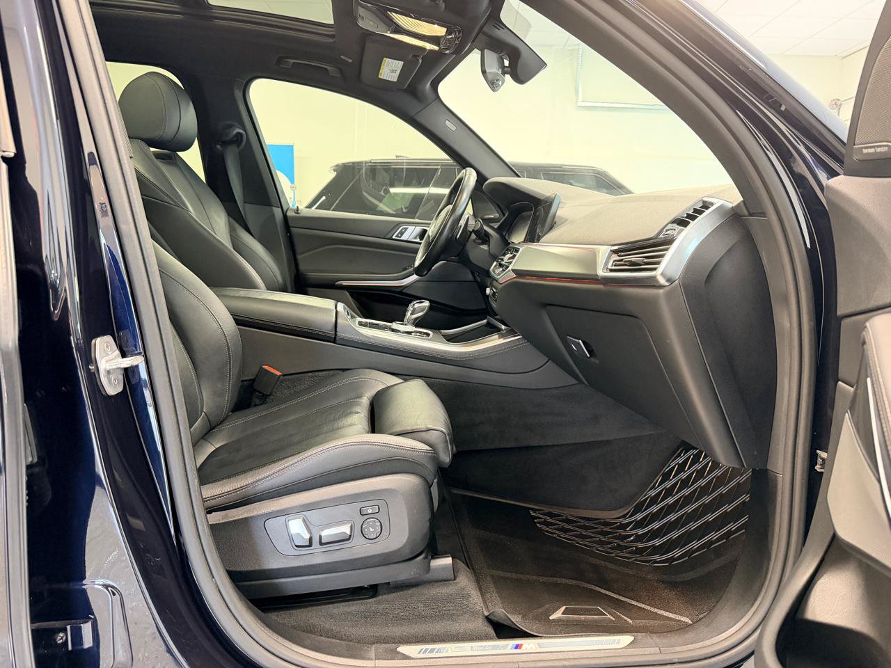 Used 2019 BMW X5 xDrive40i w/ M Sport Package AWD/4WD image 28