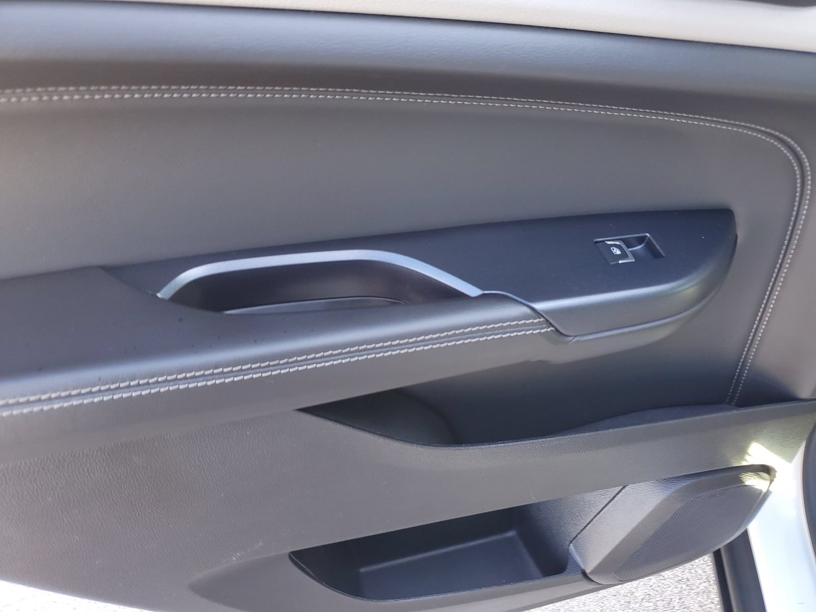 Used 2015 Cadillac SRX FWD image 16