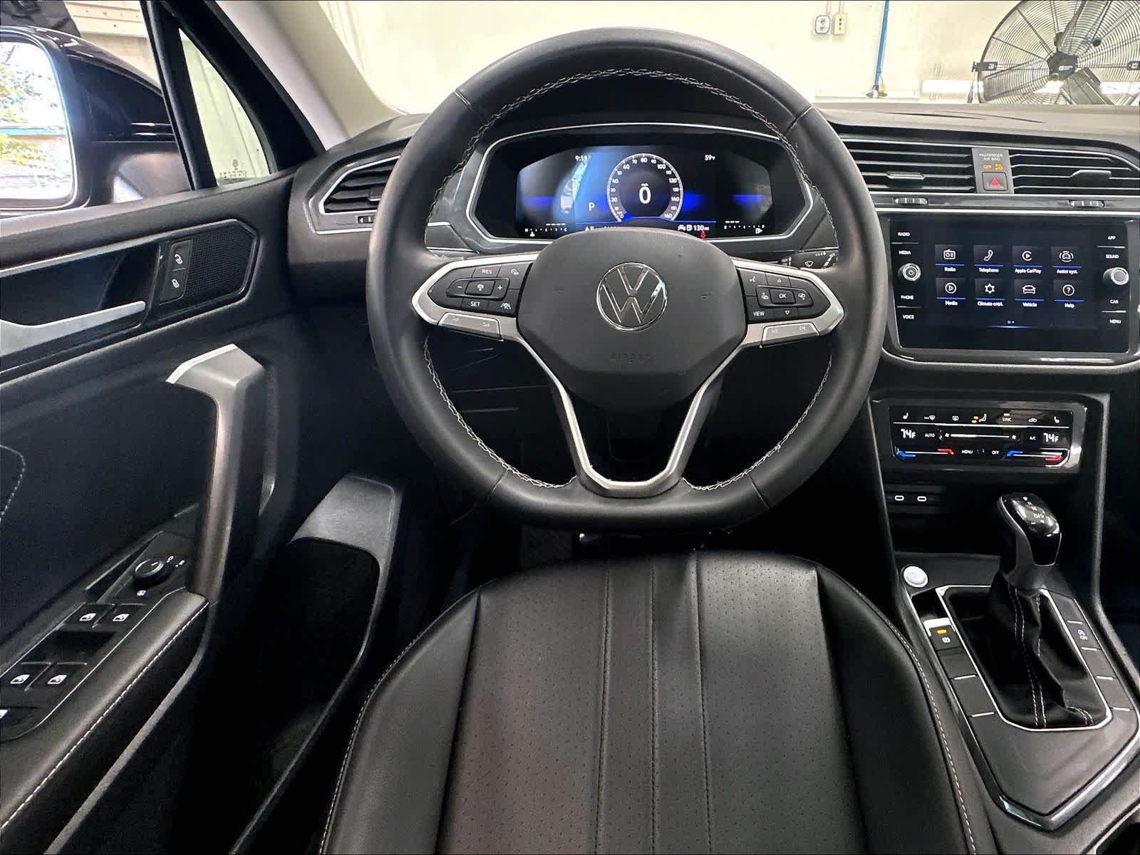 Used 2023 Volkswagen Tiguan SE w/ Panoramic Sunroof Package FWD image 12