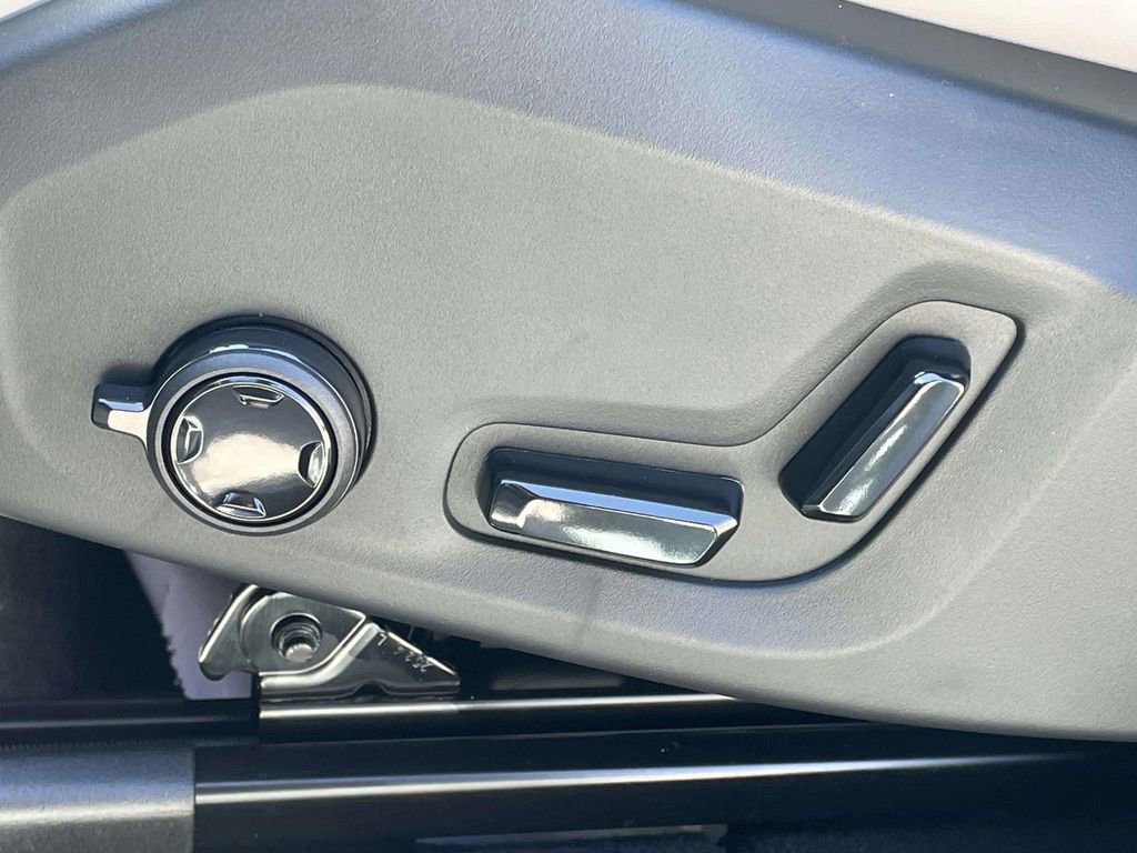 New 2026 Volvo XC90 T8 Ultra w/ Protection Package Premier image 8