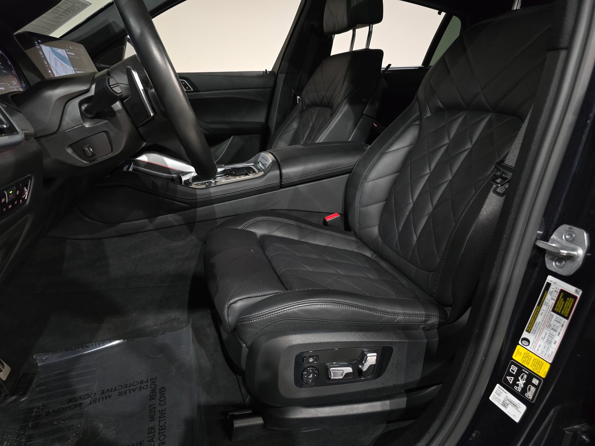 Used 2023 BMW X6 M50i w/ Parking Assistance Package image 28