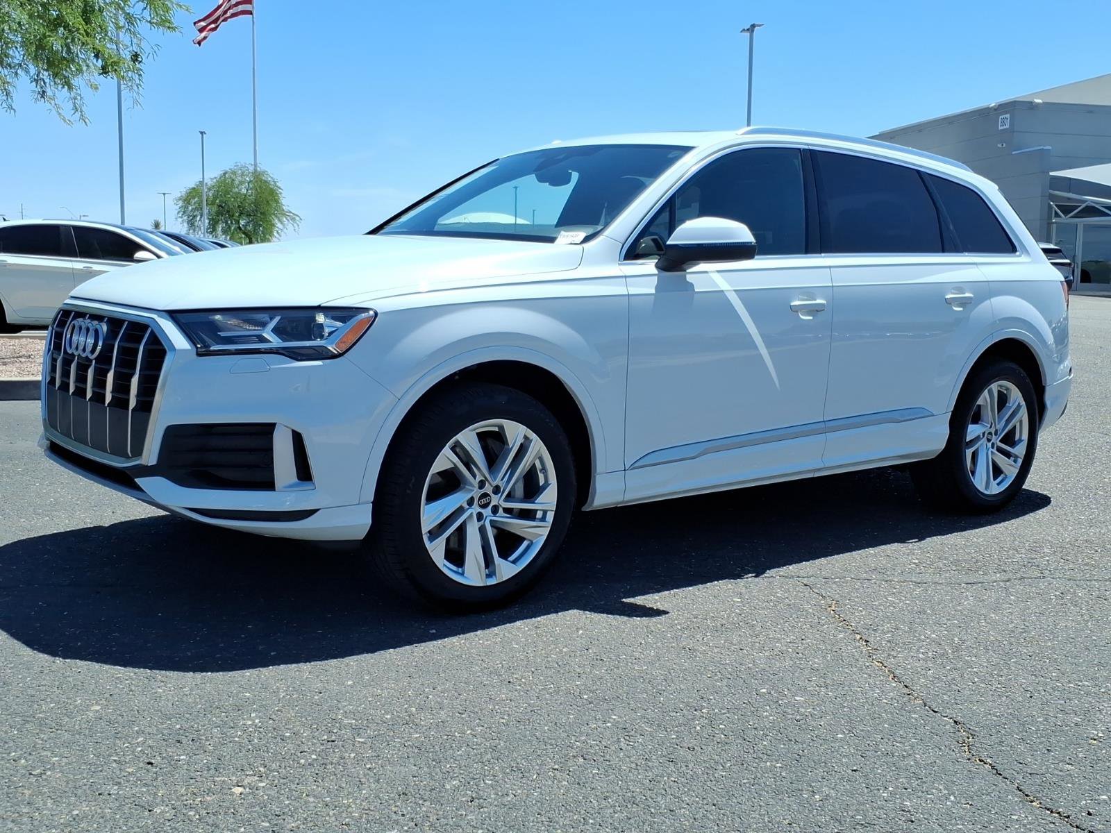 Used 2023 Audi Q7 2.0T Premium w/ Towing Package AWD/4WD image 3