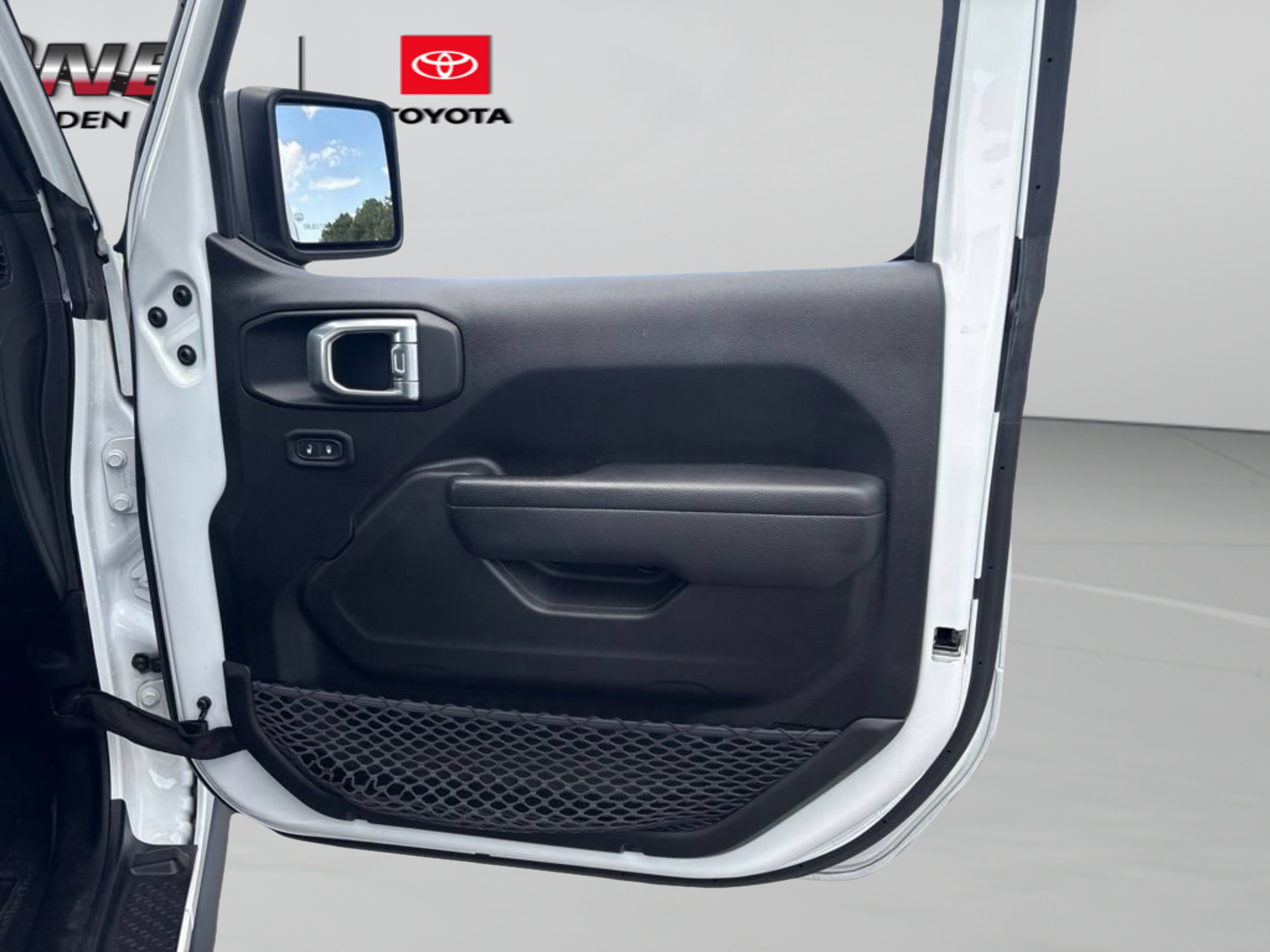 Used 2023 Jeep Wrangler Sport AWD/4WD image 25