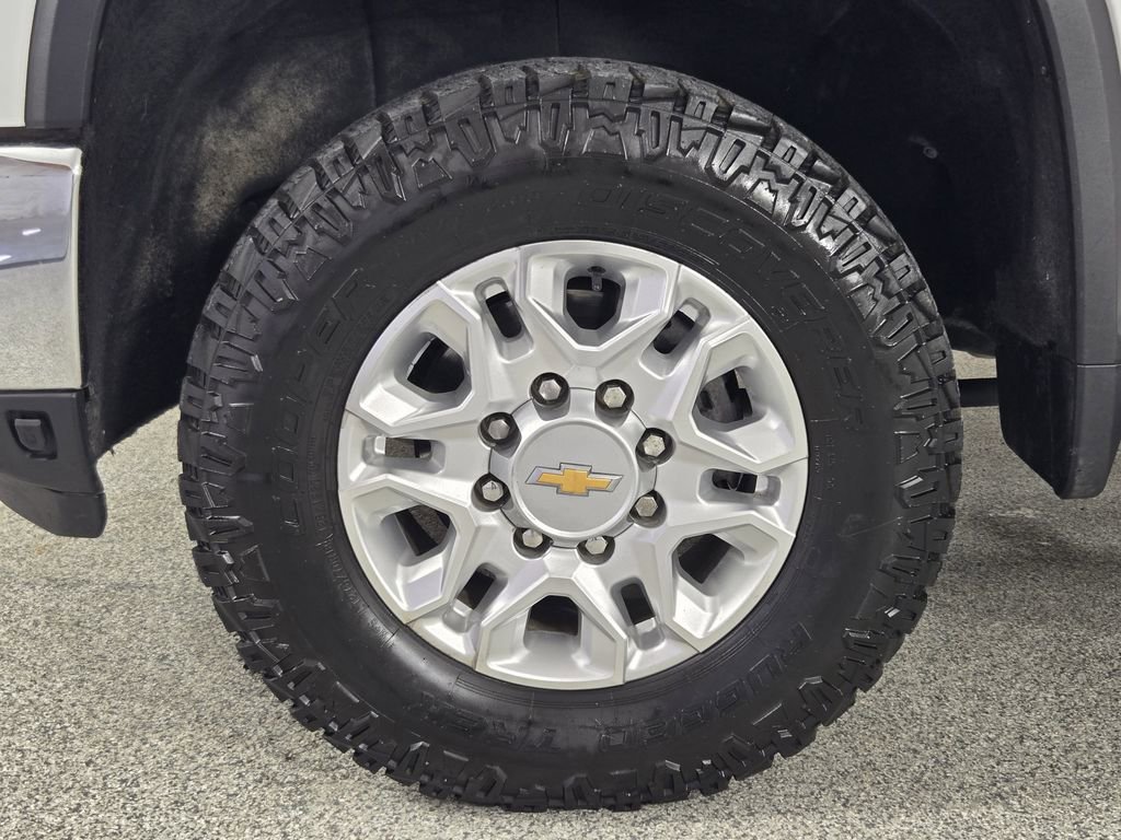 Used 2024 Chevrolet Silverado 2500 LT AWD/4WD image 13