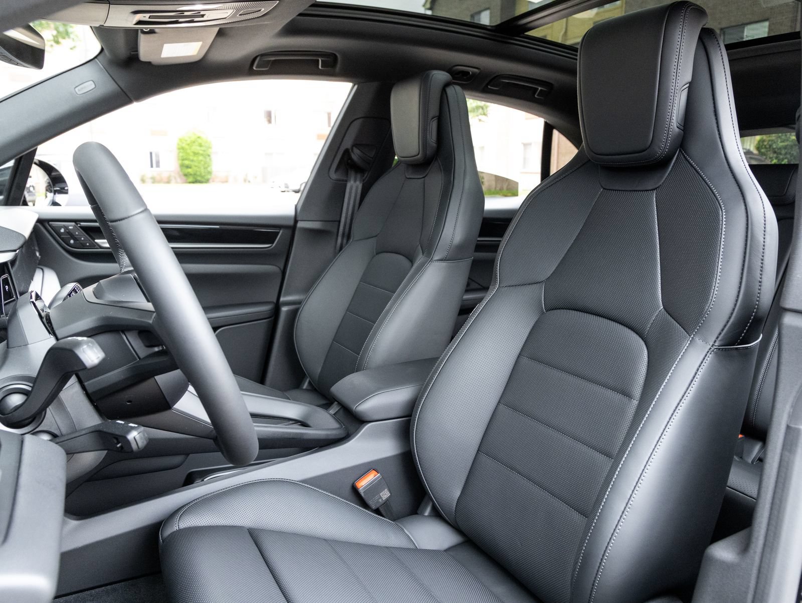 Used 2026 Porsche Macan 4 Electric AWD/4WD image 5