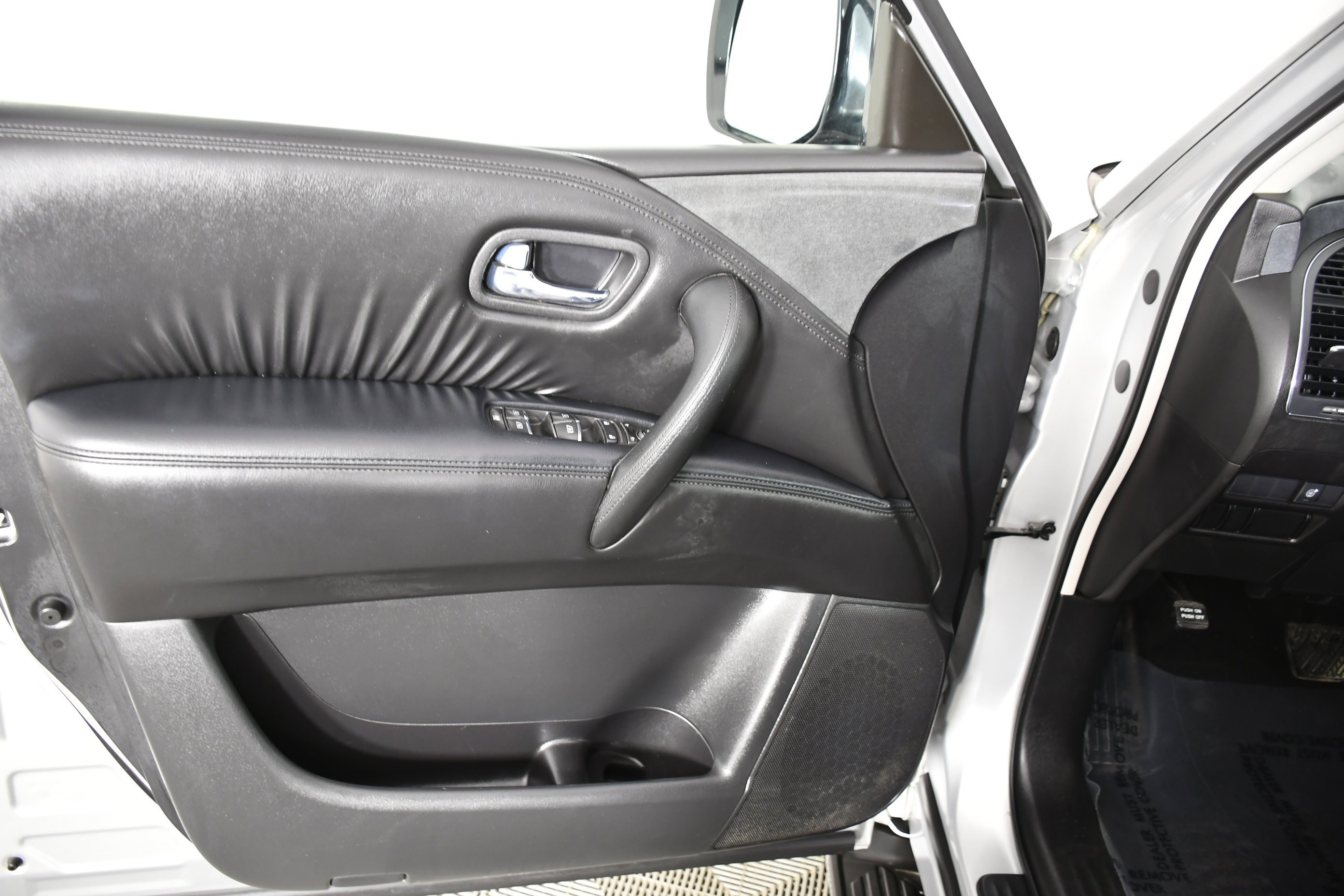 Used 2024 Nissan Armada SV image 38